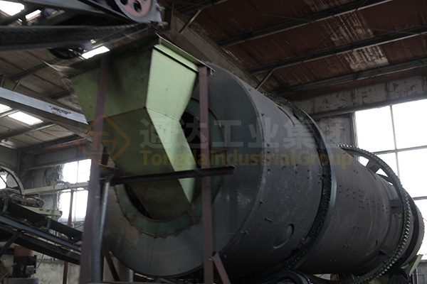 新疆年產(chǎn)十萬(wàn)噸有機(jī)無(wú)機(jī)復(fù)混肥生產(chǎn)線(xiàn)裝車(chē)發(fā)貨 新疆年產(chǎn)十萬(wàn)噸有機(jī)無(wú)機(jī)復(fù)混肥生產(chǎn)線(xiàn)裝車(chē)發(fā)貨